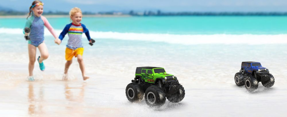 Amphibious Remote Control Car All Terrain Off-Road Waterproof RC Monster Truck for Kids (Green)